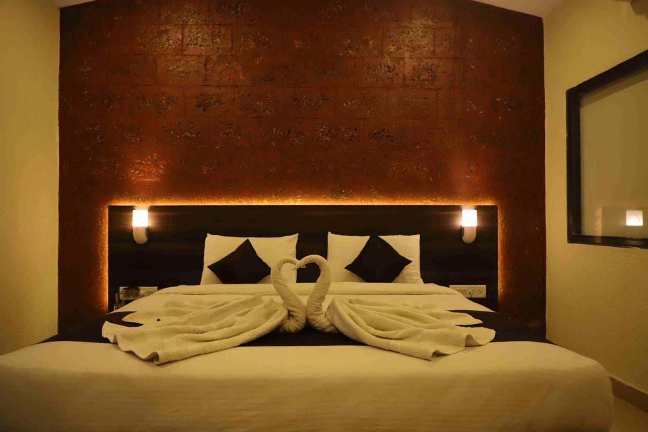 โอโย 9850 โฮเต็ล ออน เดอะ ร็อค Hotel มหาบาเลชวาร์ ภายนอก รูปภาพ
