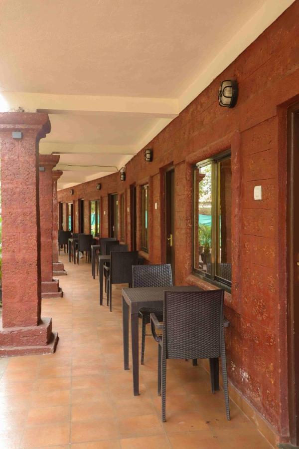 โอโย 9850 โฮเต็ล ออน เดอะ ร็อค Hotel มหาบาเลชวาร์ ภายนอก รูปภาพ